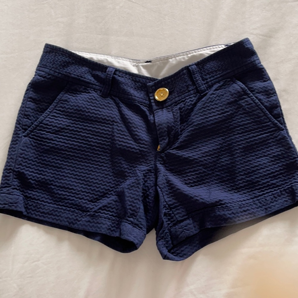Lilly Pulitzer size 2 Callahan shorts in navy